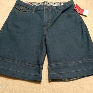 BOGO Nwt 10 medium Lee jean shorts